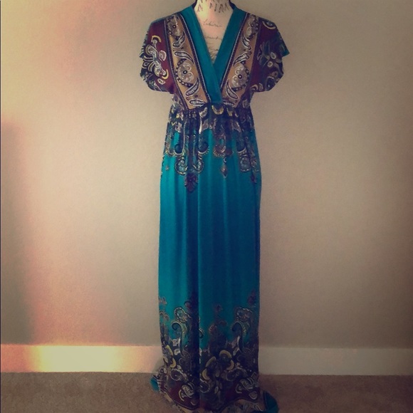 VENUS Dresses & Skirts - Boho Short Sleeve Maxi Dress